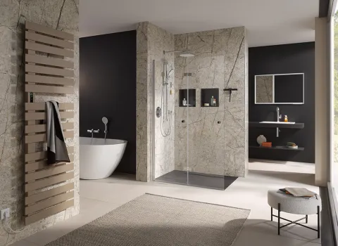 Badezimmer mit RenoDeco-Wandverkleidung in Naturstein-Optik mit der Farbe Tundra Greige.