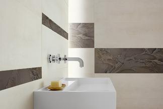 Strukturfliesen als Akzente an der Wand im Bad