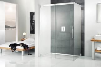 Badezimmer mit bodenebener dusche